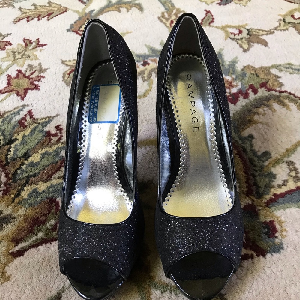 RAMPAGE BLACK GLITTER PEEP TOE PUMPS